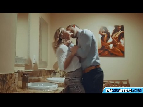 ❤️ جڏهن هڪ busty سنهري اوھان کي هڪ عوامي آرام روم ۾ seduces تي sd.pornjk.ru